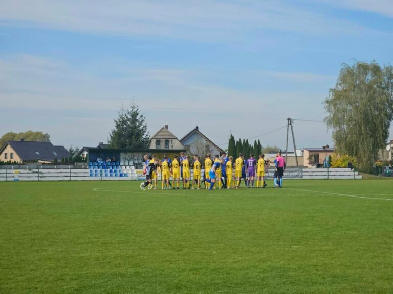 ⚔️ TRUDNY TEREN I CENNY PUNKT! JUNIORZY B2 REMISUJĄ W NEKLI! ⚽⚪🔴🔵 – zdjęcie 2