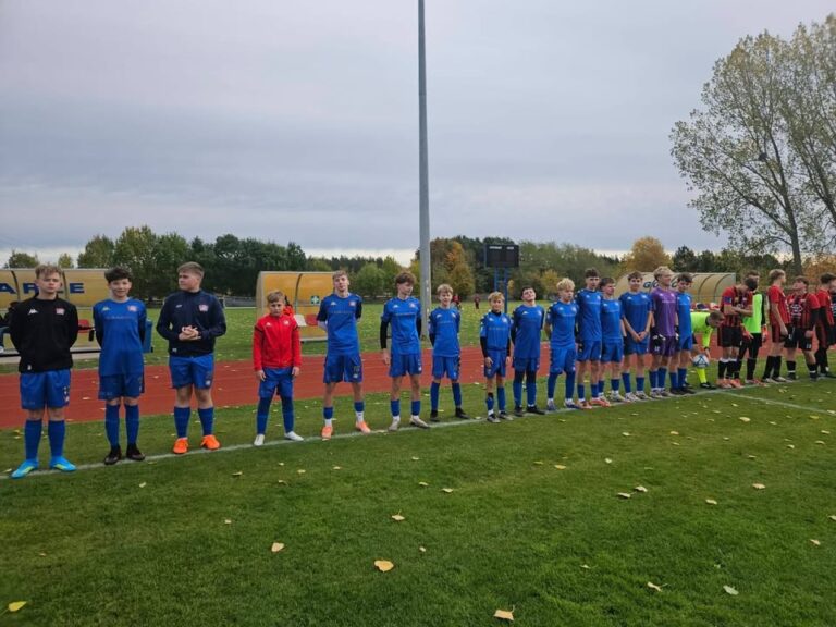 JUNIORZY B2 DZIELĄ SIĘ PUNKTAMI Z PIASTEM GRODZIEC! ⚽💥⚪🔴🔵 – zdjęcie 1