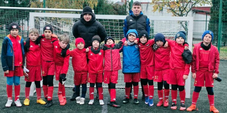 🌧️ DESZCZ, WIATR I OGROMNE SERCE DO WALKI! ŻAKI 2018 W KONINIE! 🌧️⚽💥⚪🔴🔵 – zdjęcie 2